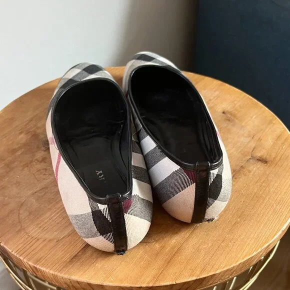 Burberry Nova Check Ballet Flats Size 39.5 / 9 Luxury designer flat classic
